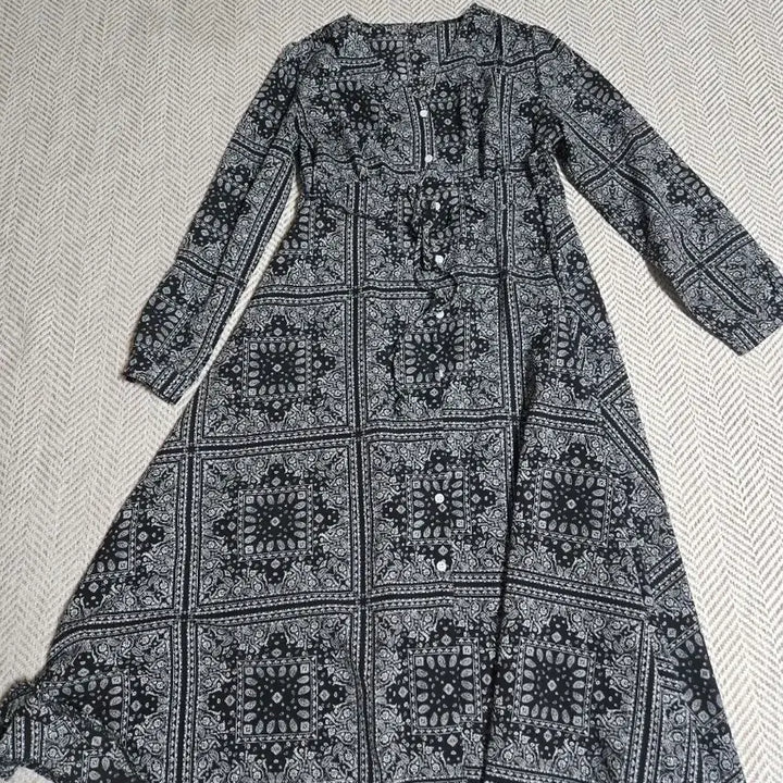 [BUNJANG] 패턴 롱 원피스 셔츠형 블랙롱원피스 / 패턴 롱 원피스 셔츠형 블랙롱원피스