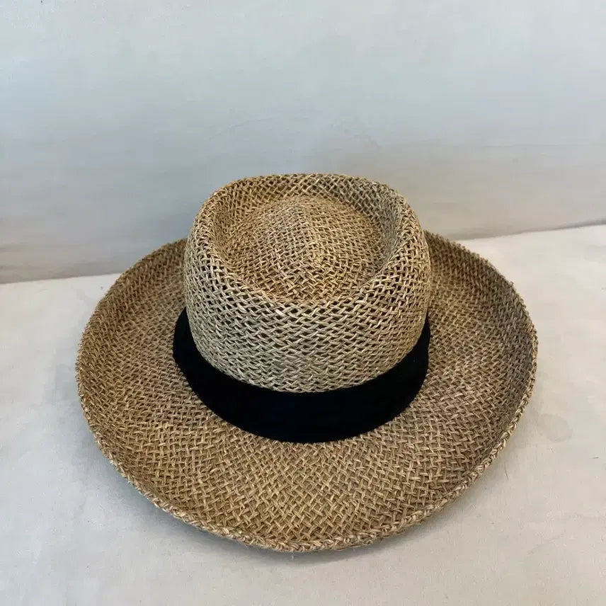 [BUNJANG] Straw Fedora Hat with Black Ribbon / 밀짚 페도라 햇 블랙 리본 장식 모자