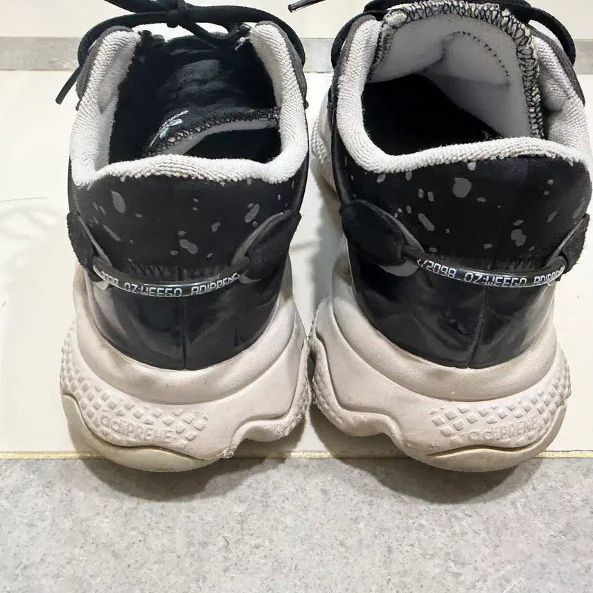 [BUNJANG] Adidas Ozweego Black Sneakers / 아디다스 오즈위고 230 블랙