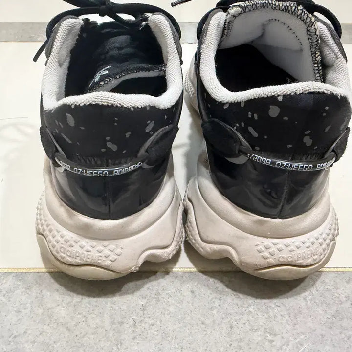 [BUNJANG] Adidas Ozweego Black Sneakers / 아디다스 오즈위고 230 블랙