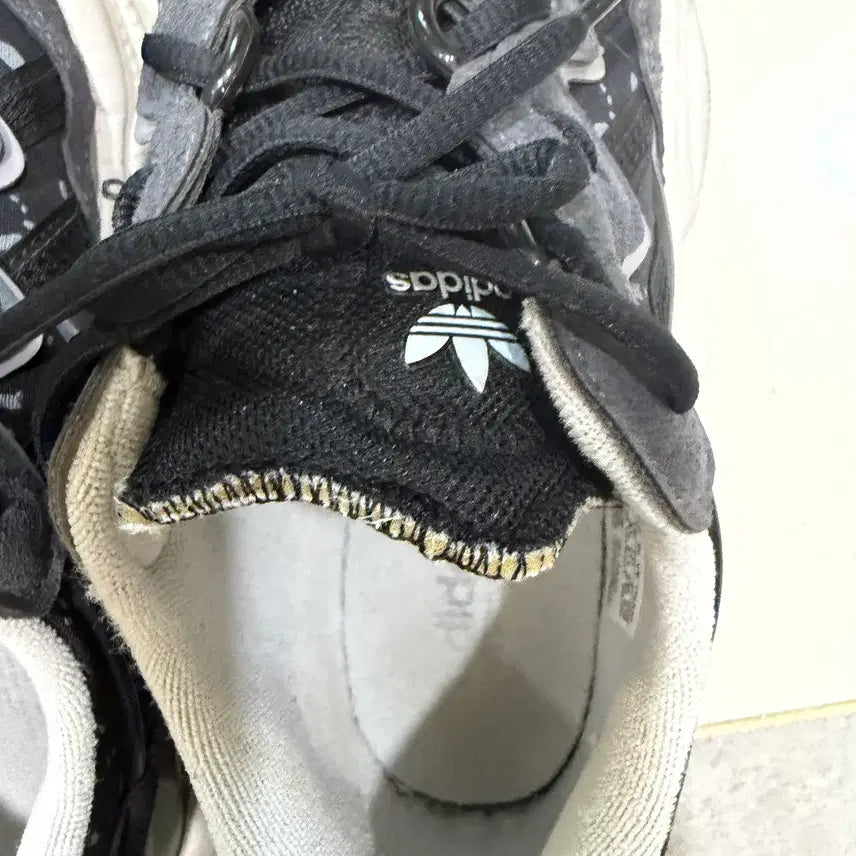 [BUNJANG] Adidas Ozweego Black Sneakers / 아디다스 오즈위고 230 블랙