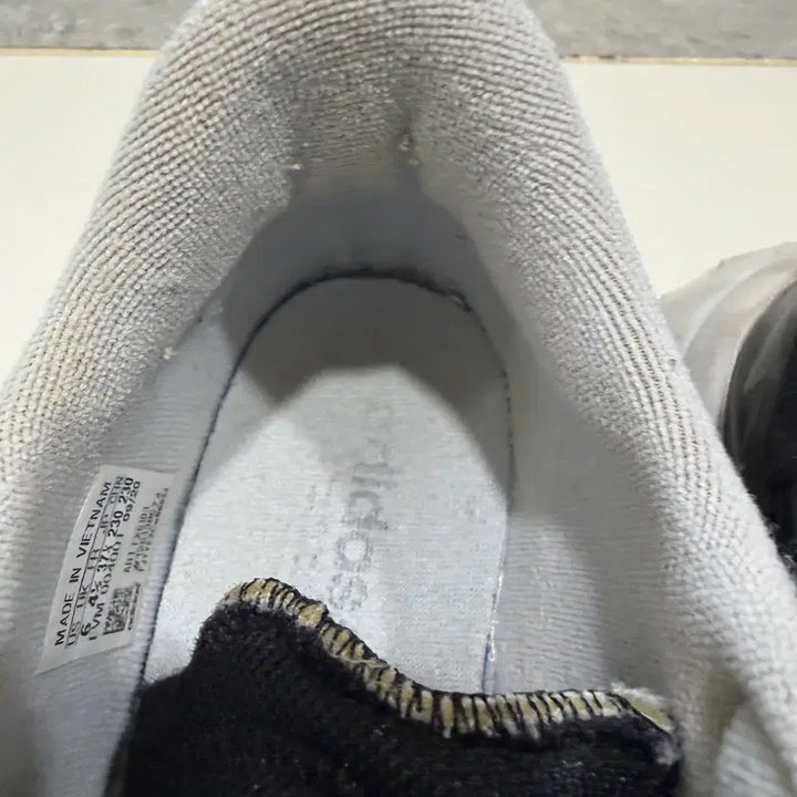 [BUNJANG] Adidas Ozweego Black Sneakers / 아디다스 오즈위고 230 블랙