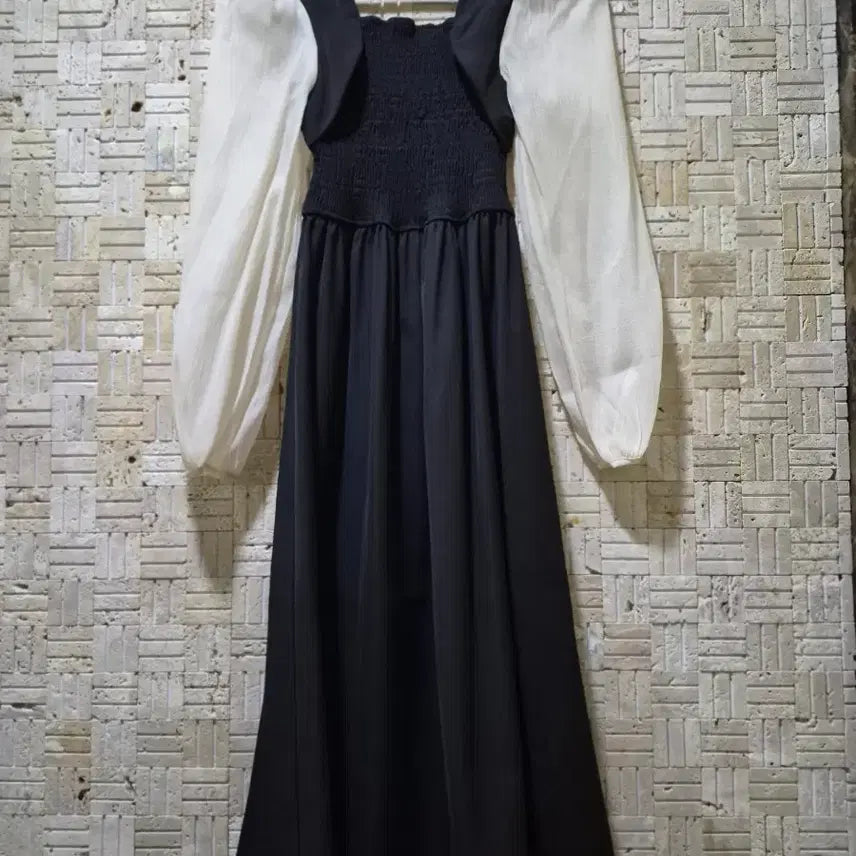 [BUNJANG] Black and White Color Block Long Dress / 배색 롱 원피스 블랙 화이트 퍼프소매