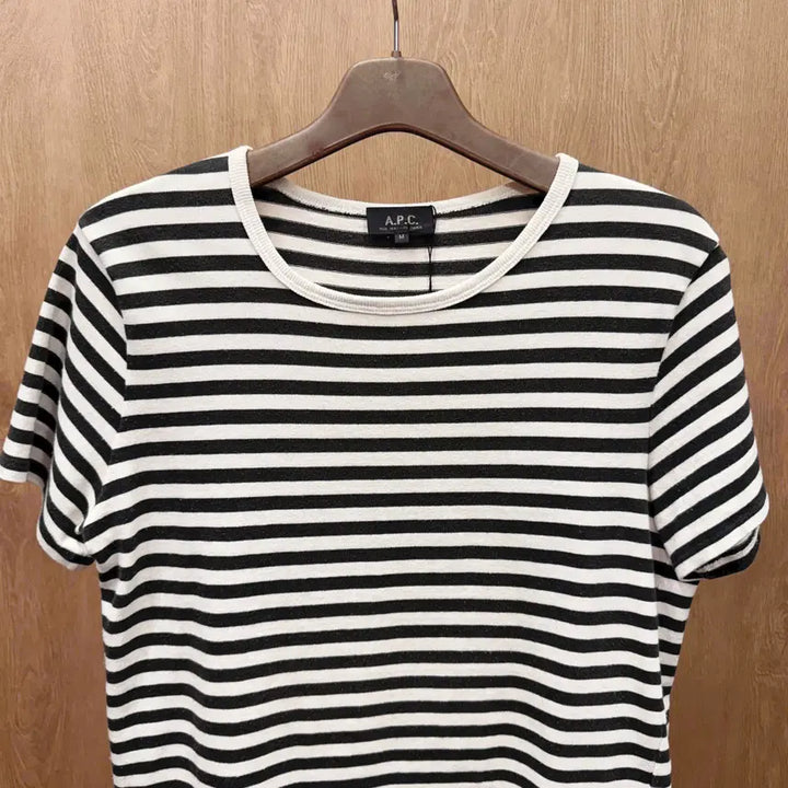 [BUNJANG] A.P.C. Striped T-shirt Round Neck / 아페쎄 스트라이프 반팔 티셔츠 라운드넥 자수 디테일 블랙 아이보리