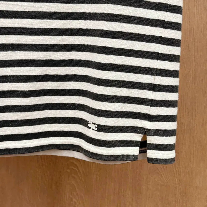 [BUNJANG] A.P.C. Striped T-shirt Round Neck / 아페쎄 스트라이프 반팔 티셔츠 라운드넥 자수 디테일 블랙 아이보리