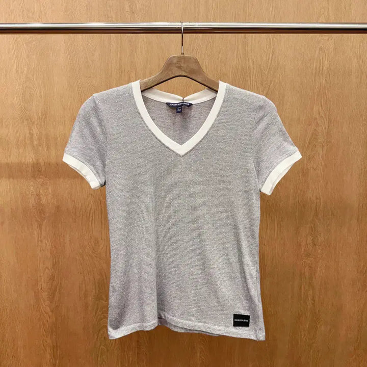 [BUNJANG] Calvin Klein Jeans V-Neck T-Shirt Gray / 캘빈클라인 진스 브이넥 반팔 티셔츠 배색 CK로고 디테일 슬림핏 그레이