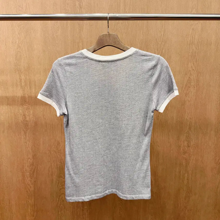 [BUNJANG] Calvin Klein Jeans V-Neck T-Shirt Gray / 캘빈클라인 진스 브이넥 반팔 티셔츠 배색 CK로고 디테일 슬림핏 그레이