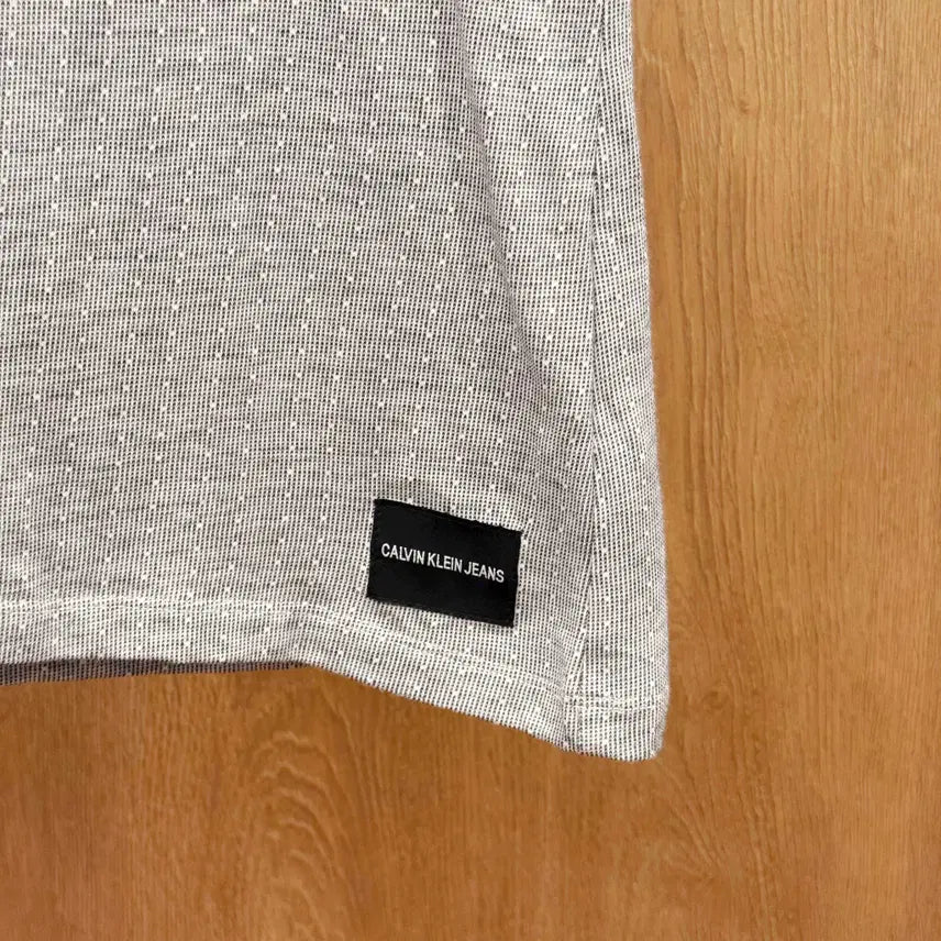 [BUNJANG] Calvin Klein Jeans V-Neck T-Shirt Gray / 캘빈클라인 진스 브이넥 반팔 티셔츠 배색 CK로고 디테일 슬림핏 그레이