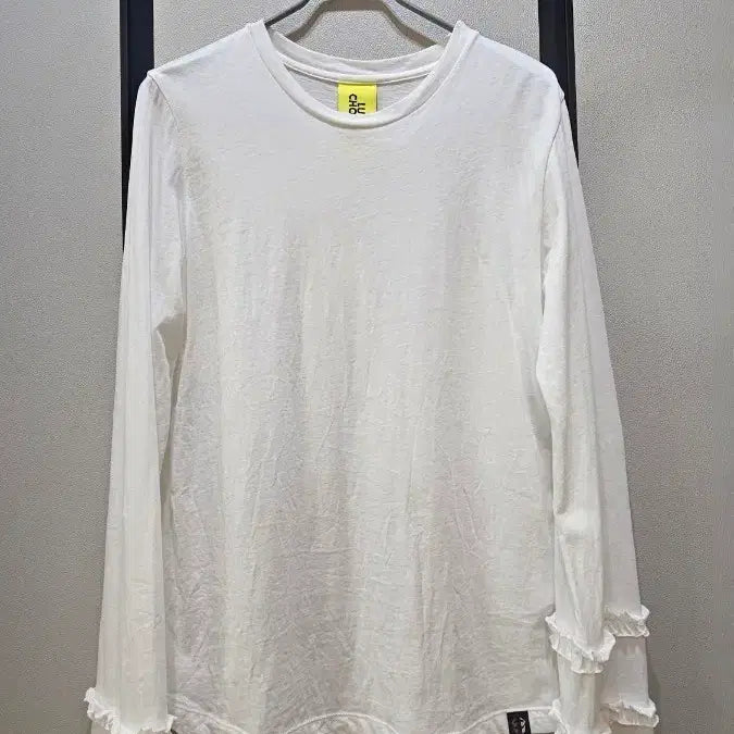 [BUNJANG] Lucky Chouette Frill Detail White T-shirt / 럭키슈에뜨 티셔츠 36사이즈
