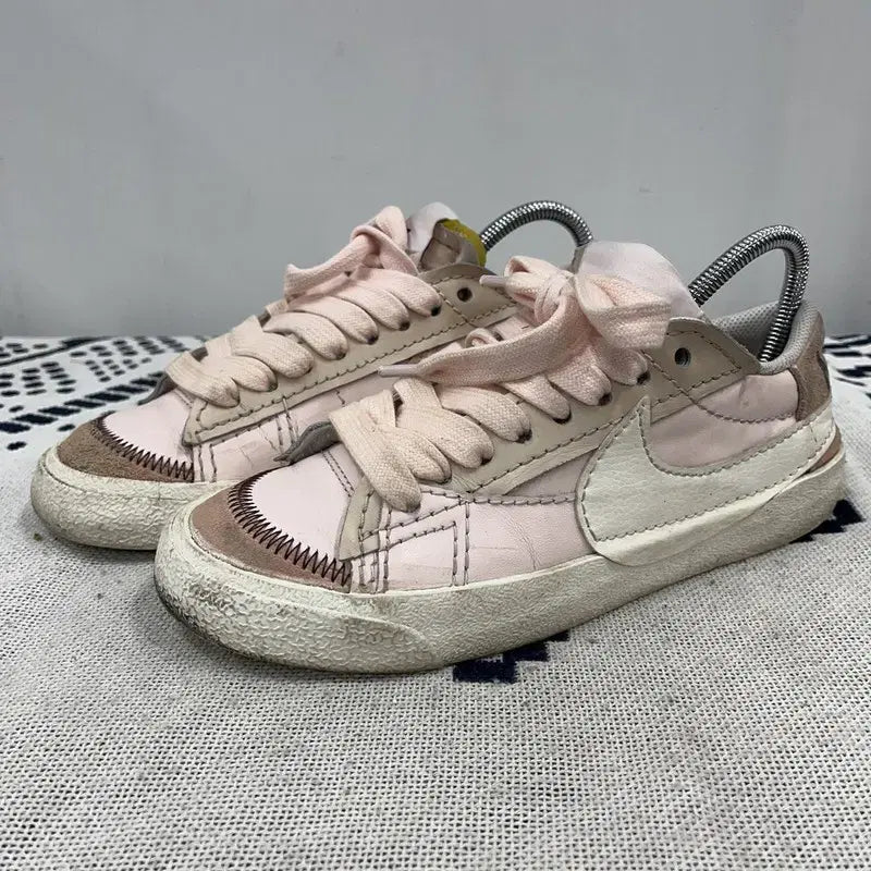 [BUNJANG] Nike Blazer Low 77 Jumbo Pink Sneakers 240 / 나이키의 블레이저 로우 77 점보 핑크 스니커즈 240 E02911