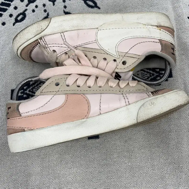 [BUNJANG] Nike Blazer Low 77 Jumbo Pink Sneakers 240 / 나이키의 블레이저 로우 77 점보 핑크 스니커즈 240 E02911