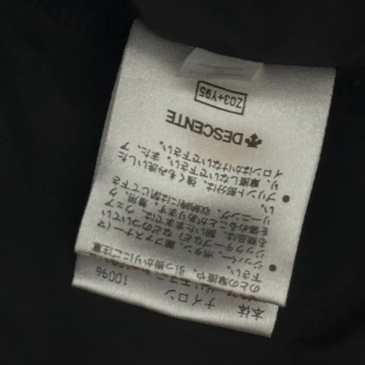 [BUNJANG] Descente Japan Training Black Windbreaker Warm-up (M) / 데상트 재팬 트레이닝 블랙 바람막이 웜업 (M)