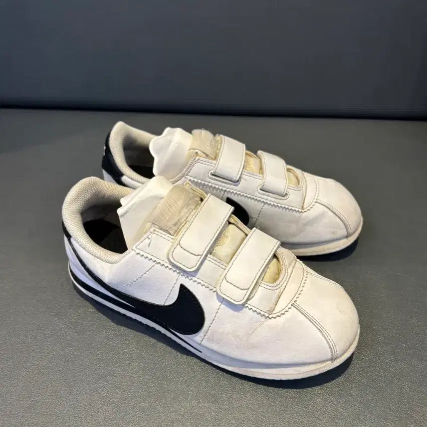 [SOLD OUT] 나이키 여성 운동화 220사이즈