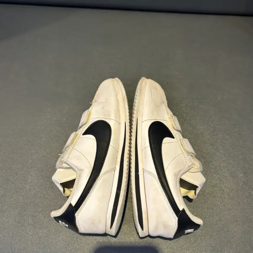 [SOLD OUT] 나이키 여성 운동화 220사이즈