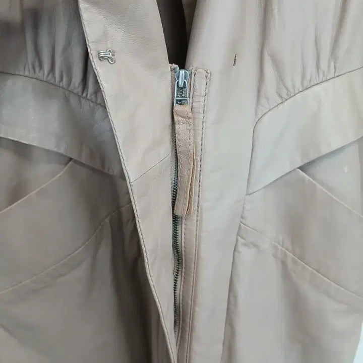 [BUNJANG] Obzee Komma Young Lambskin Beige Trench Coat / Obzee Komma Young 양가죽 베이지 트렌치 코트