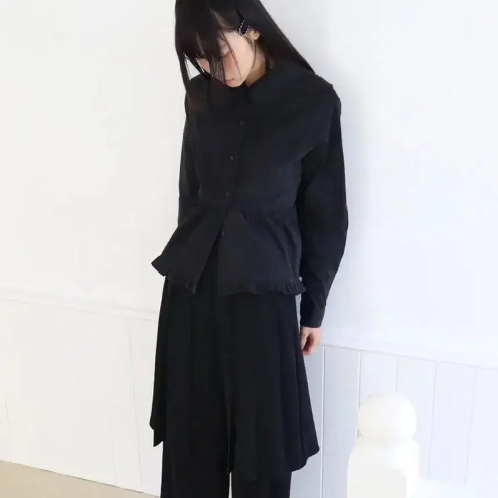 [BUNJANG] Kimi Somy Frill Peach Blouse Black / 김미 솜이 프릴 피치 블라우스 블랙