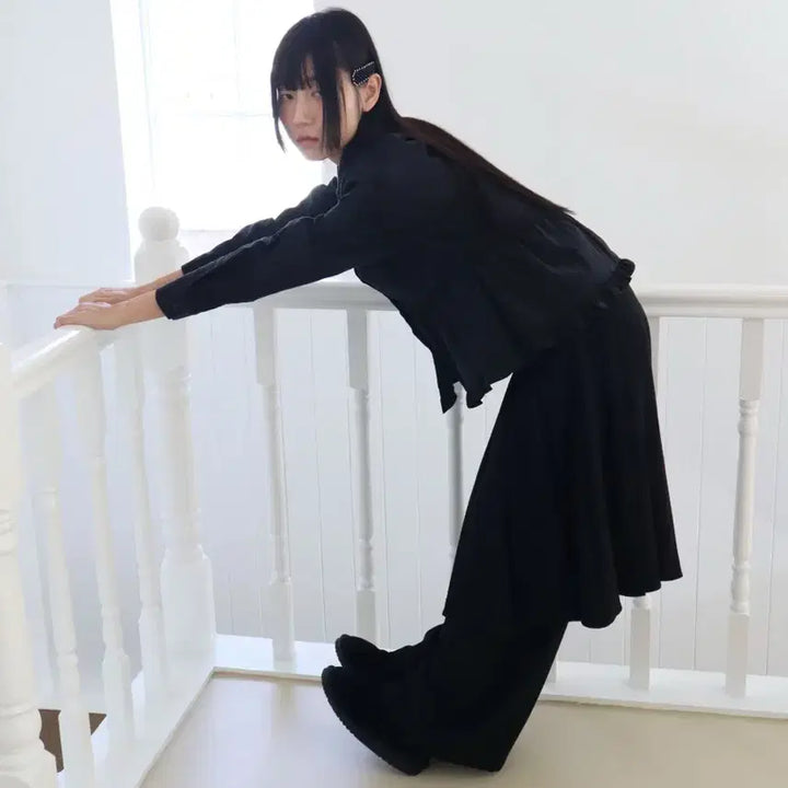 [BUNJANG] Kimi Somy Frill Peach Blouse Black / 김미 솜이 프릴 피치 블라우스 블랙
