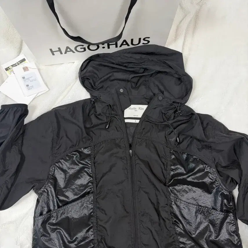 [SOLD OUT] 새상품급 마뗑킴 블랙 후드 바람막이 자켓