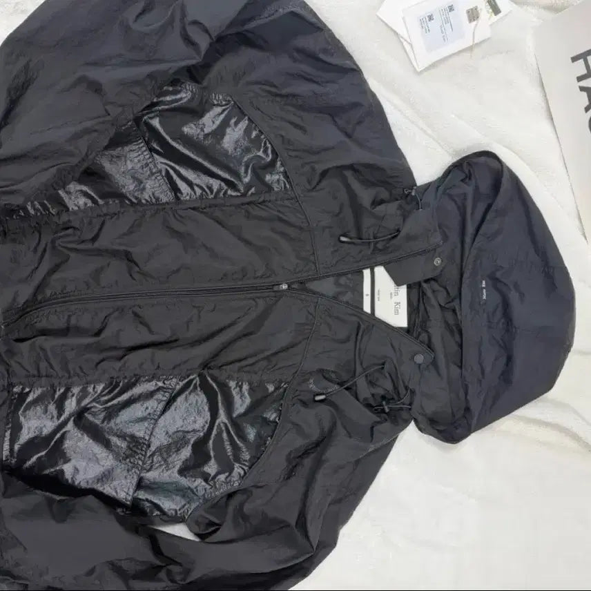 [SOLD OUT] 새상품급 마뗑킴 블랙 후드 바람막이 자켓