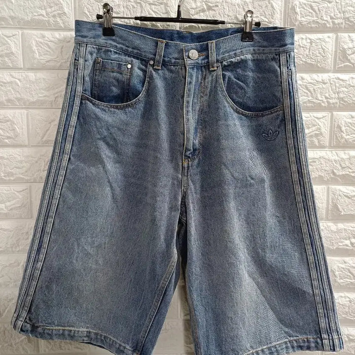 [SOLD OUT] 32. 아디다스 버뮤다 청반바지 JY6290