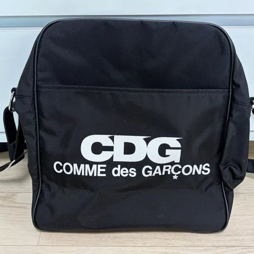 [BUNJANG] Comme des Garçons CDG Crossbody Bag Medium / 꼼데가르송 CDG 크로스백 M
