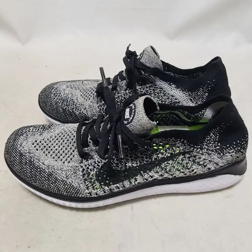 [BUNJANG] Nike Free Run Flyknit Black/White Sneakers (US Women&