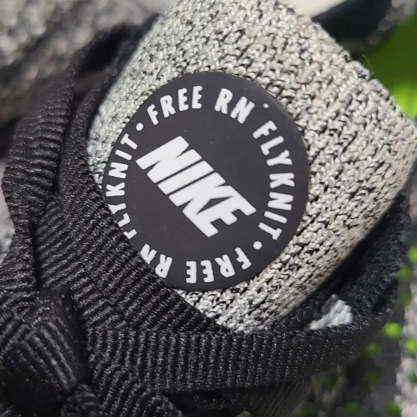 [BUNJANG] Nike Free Run Flyknit Black/White Sneakers (US Women&