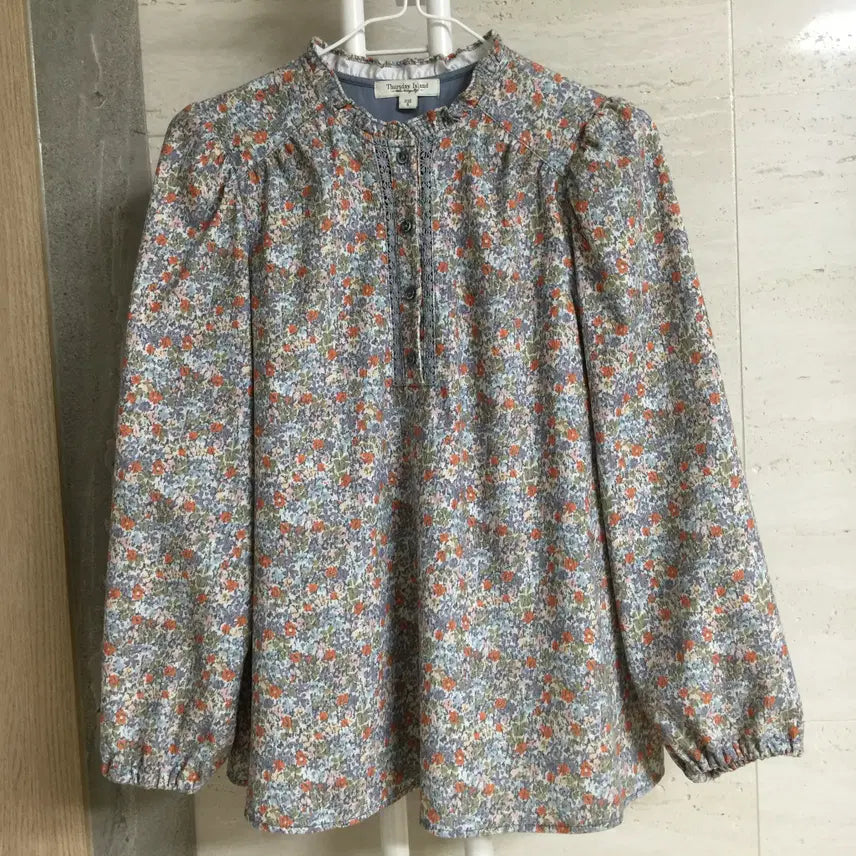 [BUNJANG] Thursday Island Floral Blouse S / 써스데이아일랜드 플라워 블라우스 S
