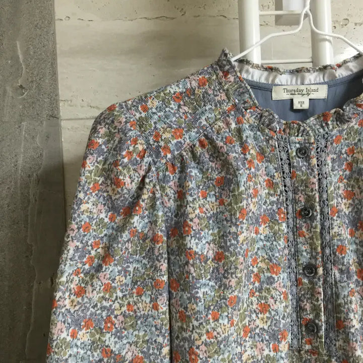 [BUNJANG] Thursday Island Floral Blouse S / 써스데이아일랜드 플라워 블라우스 S
