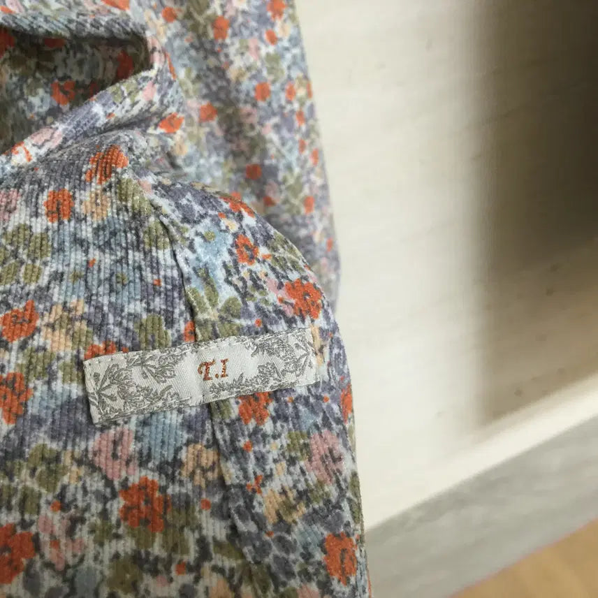 [BUNJANG] Thursday Island Floral Blouse S / 써스데이아일랜드 플라워 블라우스 S