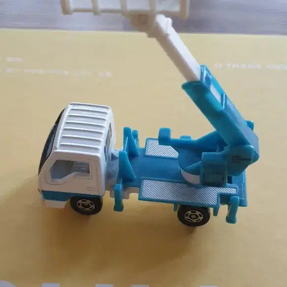 [BUNJANG] Tomica No. 70 Isuzu Elf Aerial Platform Truck Miniature Car / 토미카 ISUZU 이스즈 트럭 미니카 장난감