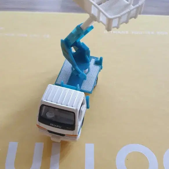 [BUNJANG] Tomica No. 70 Isuzu Elf Aerial Platform Truck Miniature Car / 토미카 ISUZU 이스즈 트럭 미니카 장난감