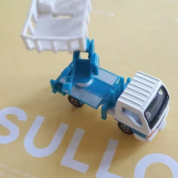[BUNJANG] Tomica No. 70 Isuzu Elf Aerial Platform Truck Miniature Car / 토미카 ISUZU 이스즈 트럭 미니카 장난감