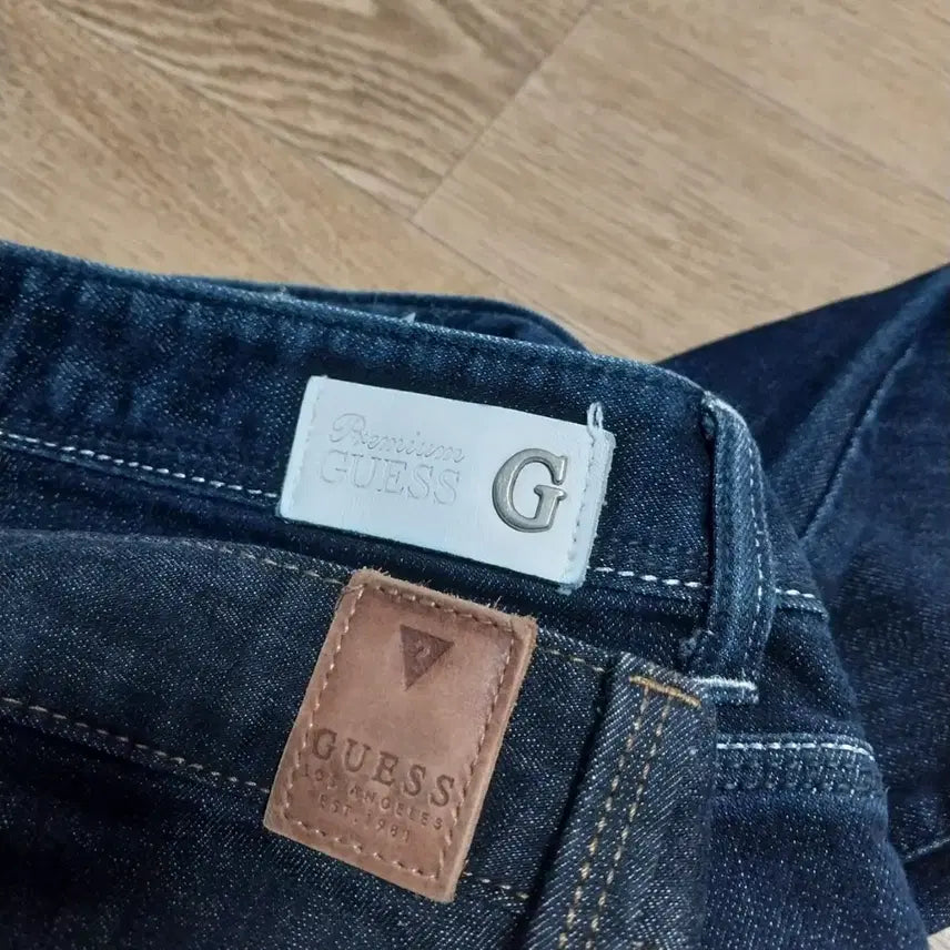[BUNJANG] GUESS Jeans Bundle Set / 게스 청바지 25 인치 2벌 일괄