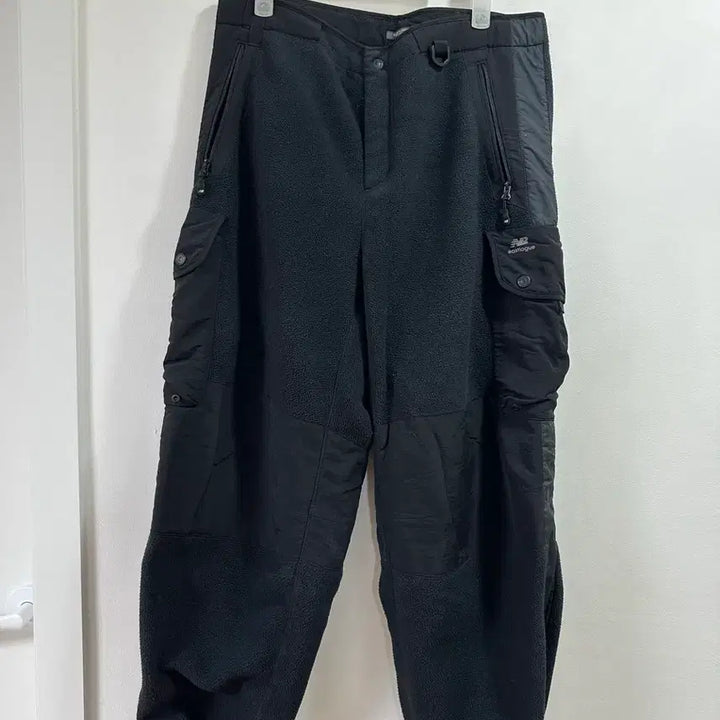 [BUNJANG] New Balance Eastlogue Fleece Cargo Pants Black / 뉴발란스 이스트로그 플리스 카고 바지 블랙