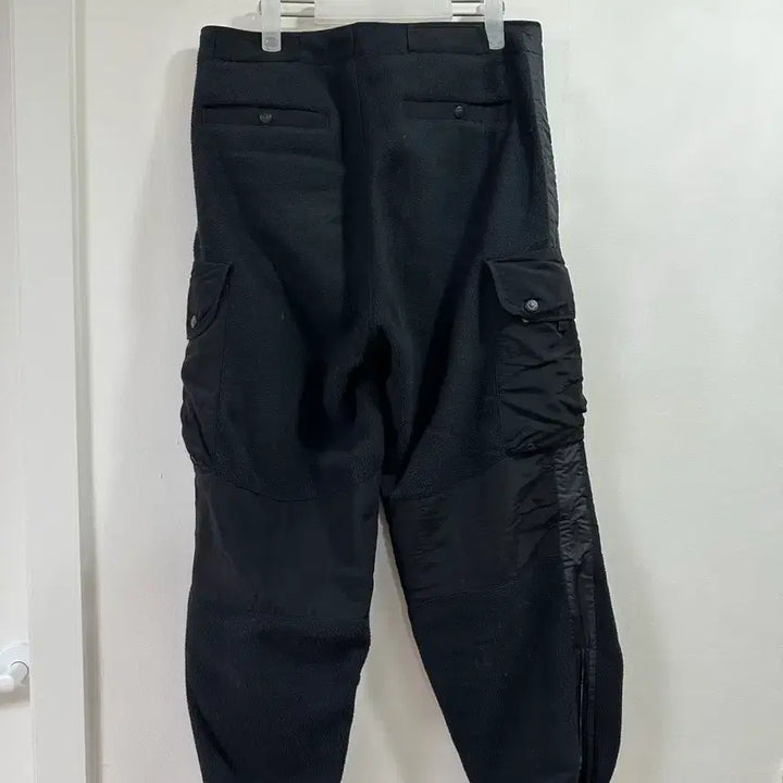 [BUNJANG] New Balance Eastlogue Fleece Cargo Pants Black / 뉴발란스 이스트로그 플리스 카고 바지 블랙