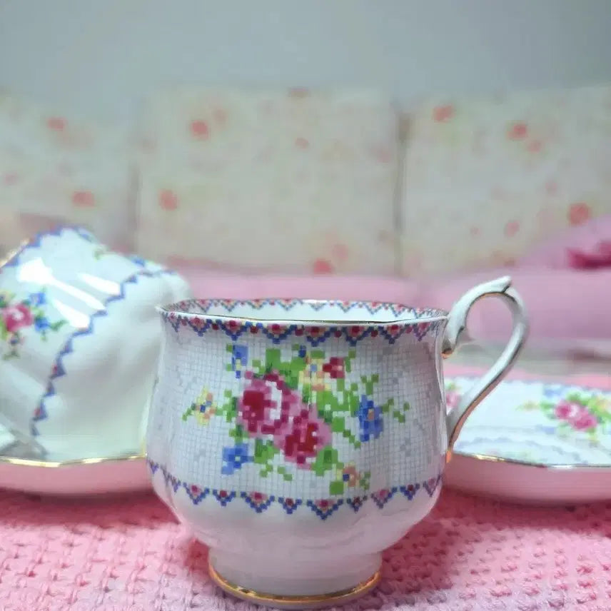 [BUNJANG] Royal Albert Petit Point Duo Teacup Set / 앤틱/엔틱/빈티지 로얄알버트 쁘티니들 듀오 찻잔 2조세트