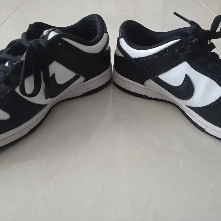 [BUNJANG] Nike Dunk Low Black and White Sneakers / 나이키 덩크 로우 블랙 앤 화이트