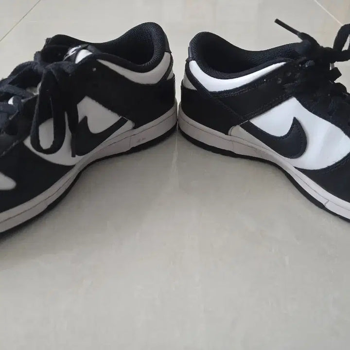 [BUNJANG] Nike Dunk Low Black and White Sneakers / 나이키 덩크 로우 블랙 앤 화이트