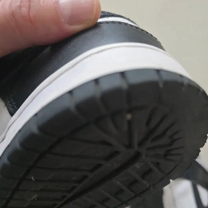 [BUNJANG] Nike Dunk Low Black and White Sneakers / 나이키 덩크 로우 블랙 앤 화이트