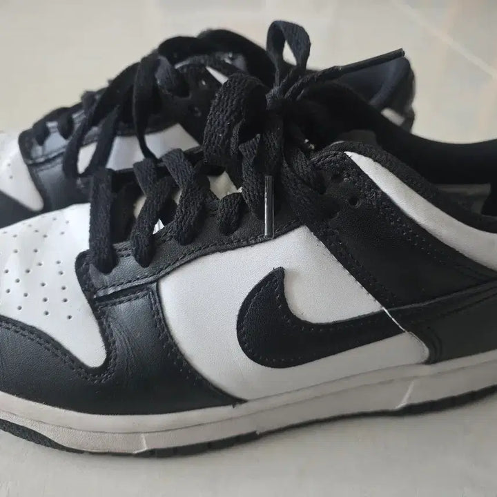 [BUNJANG] Nike Dunk Low Black and White Sneakers / 나이키 덩크 로우 블랙 앤 화이트