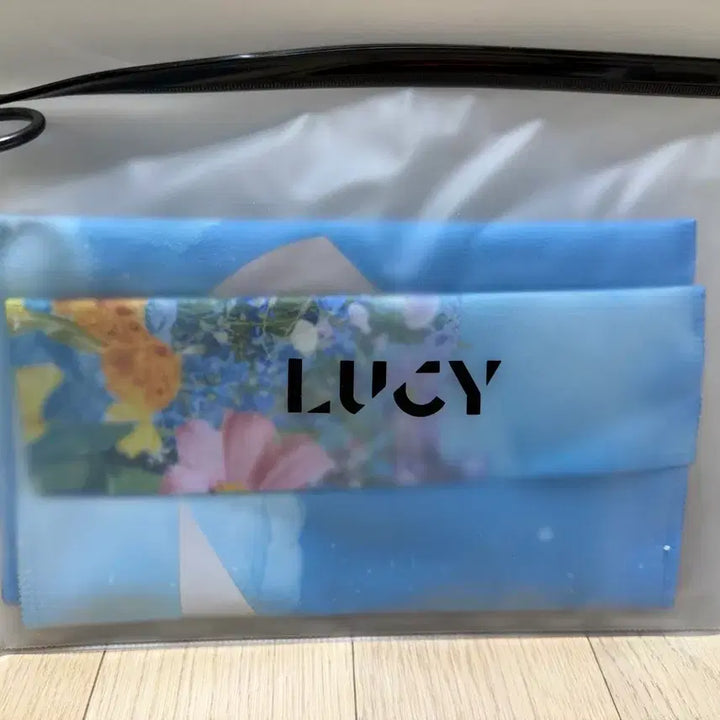 [SOLD OUT] 루시 flower 콘서트 md 슬로건 판매합니다 (포카 1장 랜덤 포함)