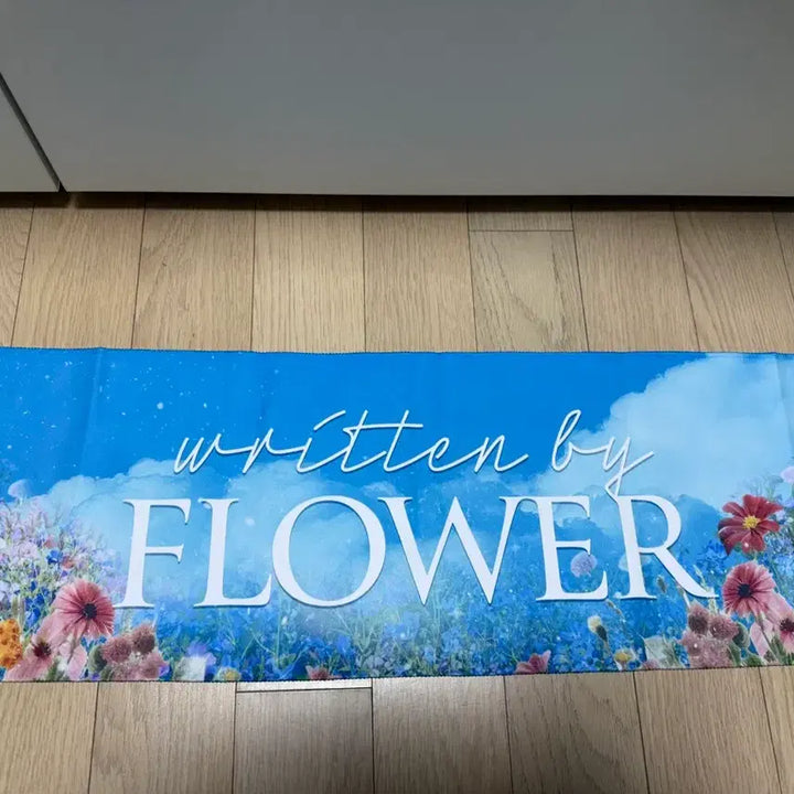 [SOLD OUT] 루시 flower 콘서트 md 슬로건 판매합니다 (포카 1장 랜덤 포함)