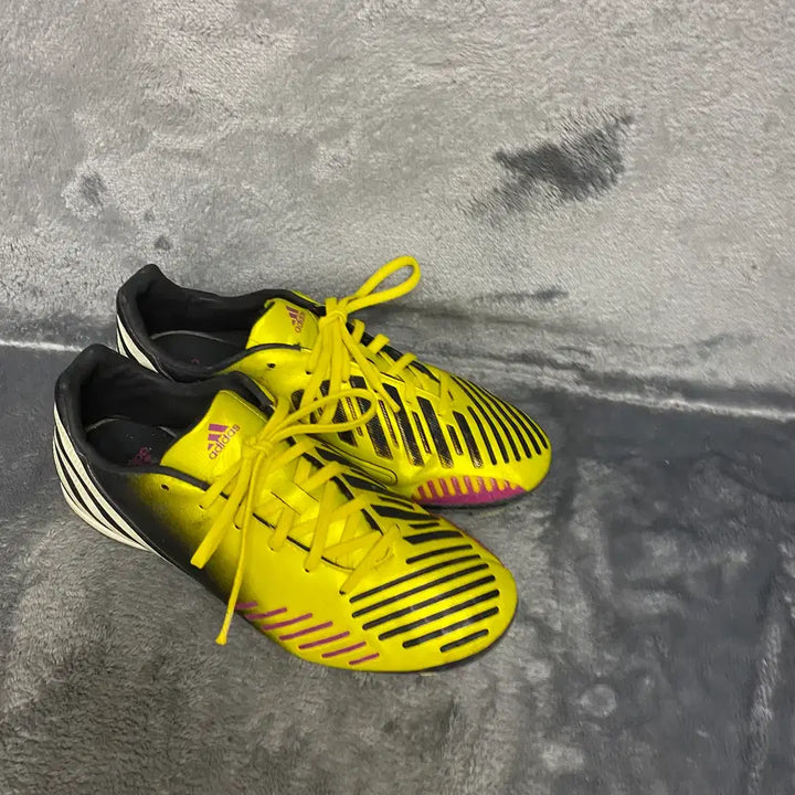 [BUNJANG] Adidas Soccer Cleats Size 255 / 아디다스 축구화 255