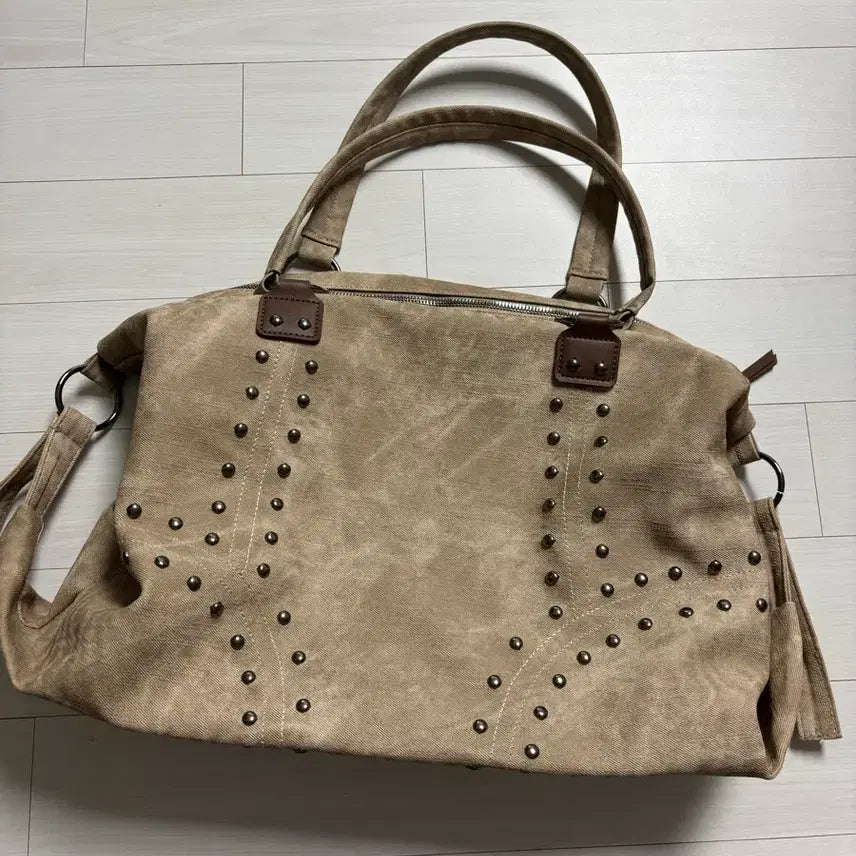 [BUNJANG] Avely Zigzag Stud Big Shoulder Bag Tote Bag Beige / 에이블리 지그재그 스터드 빅 숄더백 토트백 베이지