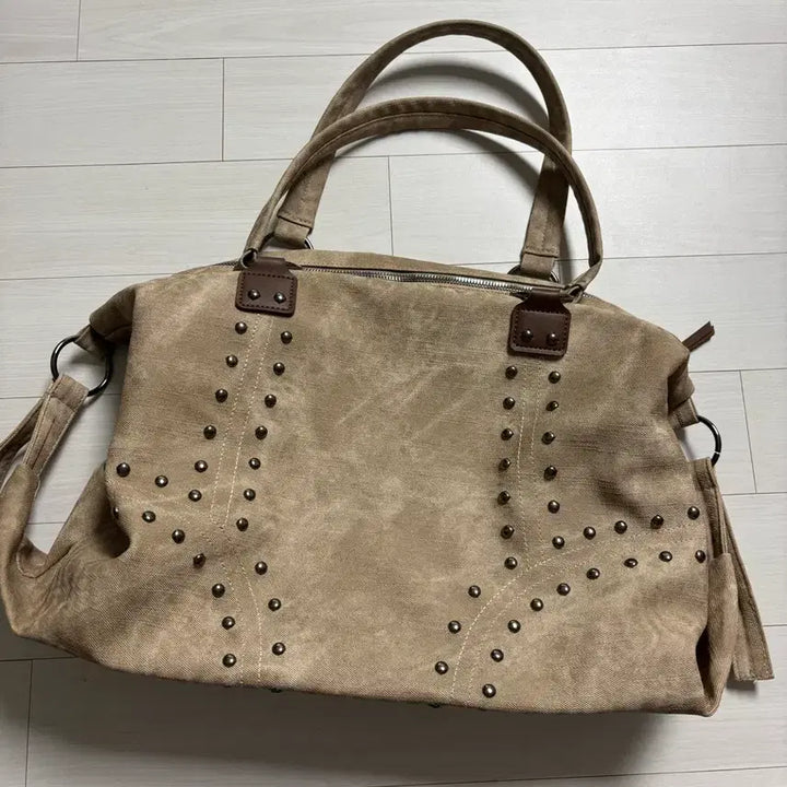 [BUNJANG] Avely Zigzag Stud Big Shoulder Bag Tote Bag Beige / 에이블리 지그재그 스터드 빅 숄더백 토트백 베이지