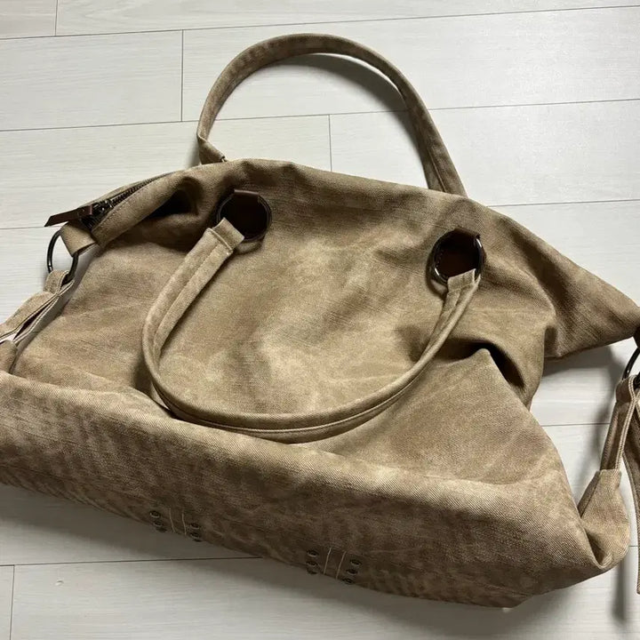 [BUNJANG] Avely Zigzag Stud Big Shoulder Bag Tote Bag Beige / 에이블리 지그재그 스터드 빅 숄더백 토트백 베이지