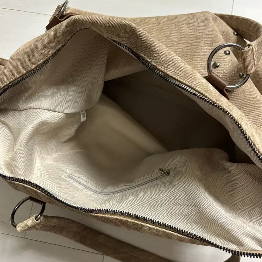 [BUNJANG] Avely Zigzag Stud Big Shoulder Bag Tote Bag Beige / 에이블리 지그재그 스터드 빅 숄더백 토트백 베이지