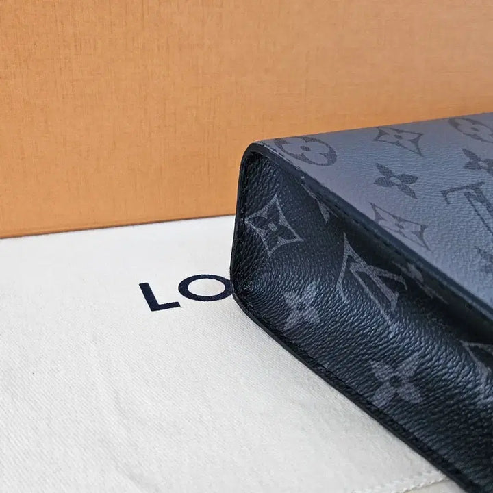 [BUNJANG] Louis Vuitton Pochette Voyage Clutch / 루이비통 리버스 포쉐트 보야주 클러치