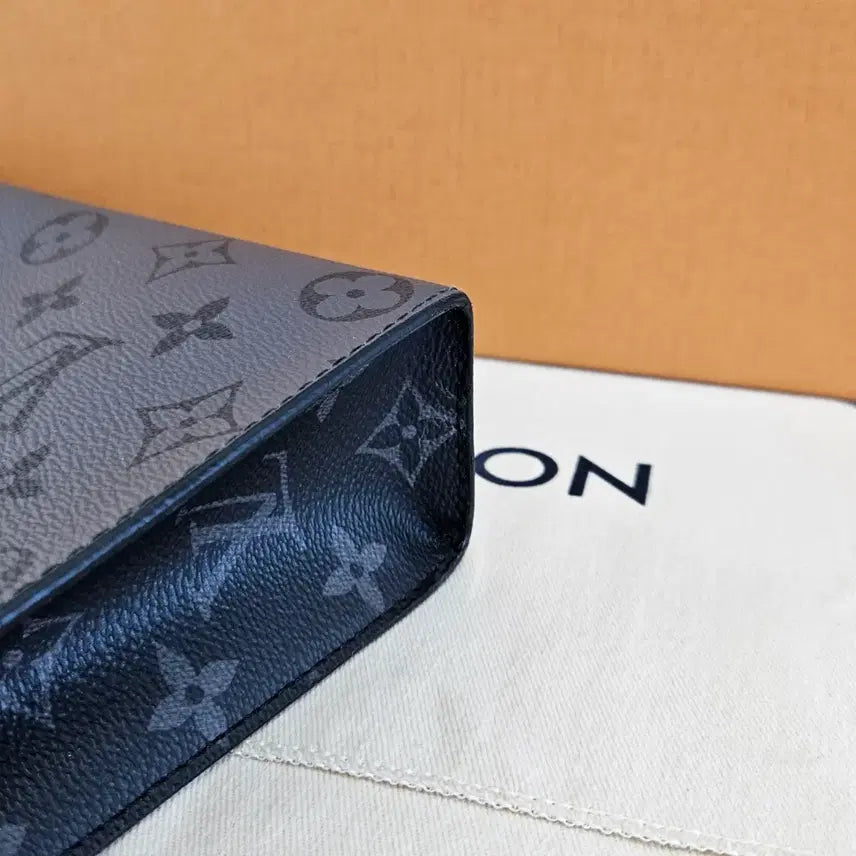 [BUNJANG] Louis Vuitton Pochette Voyage Clutch / 루이비통 리버스 포쉐트 보야주 클러치
